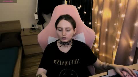 on_yxxx online show from October 11, 2025, 8:07 pm