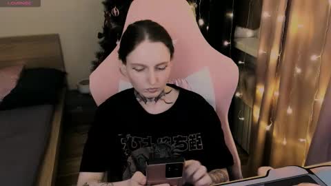 on_yxxx online show from December 19, 2025, 7:32 pm