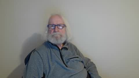 Snapshot of onanister chatting on December 31, 2024, 3:53 pm Somewhere over the rainbow online show from December 31, 2024, 3:53 pm