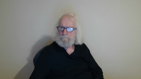 Snapshot of onanister chatting on January 1, 2025, 8:58 pm Somewhere over the rainbow online show from January 1, 2025, 8:58 pm