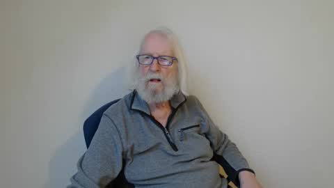 Snapshot of onanister chatting on January 2, 2025, 7:55 am Somewhere over the rainbow online show from January 2, 2025, 7:55 am