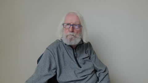 Snapshot of onanister chatting on January 2, 2025, 1:08 pm Somewhere over the rainbow online show from January 2, 2025, 1:08 pm