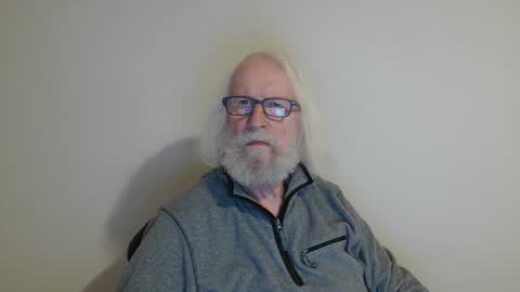 Snapshot of onanister chatting on January 2, 2025, 9:50 pm Somewhere over the rainbow online show from January 2, 2025, 9:50 pm