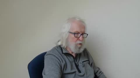 Snapshot of onanister chatting on January 3, 2025, 8:21 am Somewhere over the rainbow online show from January 3, 2025, 8:21 am