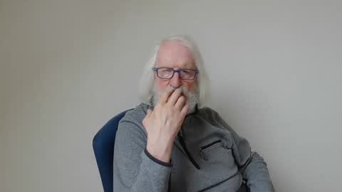 Snapshot of onanister chatting on January 4, 2025, 2:56 pm Somewhere over the rainbow online show from January 4, 2025, 2:56 pm