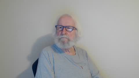 Snapshot of onanister chatting on January 6, 2025, 3:40 pm Somewhere over the rainbow online show from January 6, 2025, 3:40 pm