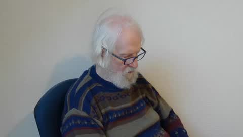 Snapshot of onanister chatting on January 11, 2025, 7:39 am Somewhere over the rainbow online show from January 11, 2025, 7:39 am