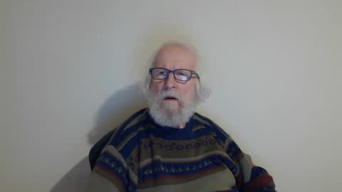 Snapshot of onanister chatting on January 14, 2025, 6:28 pm Somewhere over the rainbow online show from January 14, 2025, 6:28 pm