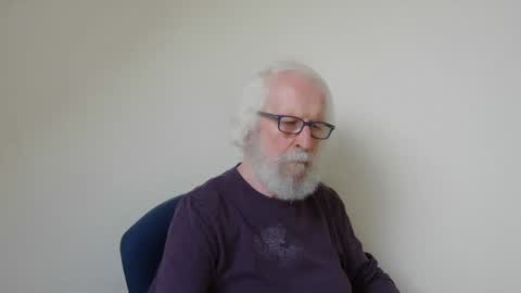 Snapshot of onanister chatting on January 15, 2025, 1:20 pm Somewhere over the rainbow online show from January 15, 2025, 1:20 pm