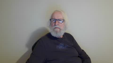 Snapshot of onanister chatting on January 15, 2025, 8:26 pm Somewhere over the rainbow online show from January 15, 2025, 8:26 pm