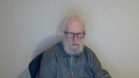 Snapshot of onanister chatting on January 22, 2025, 9:10 pm Somewhere over the rainbow online show from January 22, 2025, 9:10 pm