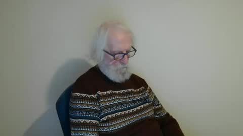 Snapshot of onanister chatting on February 1, 2025, 4:11 pm Somewhere over the rainbow online show from February 1, 2025, 4:11 pm