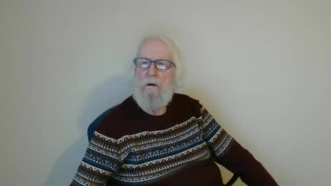 Snapshot of onanister chatting on February 2, 2025, 7:52 am Somewhere over the rainbow online show from February 2, 2025, 7:52 am