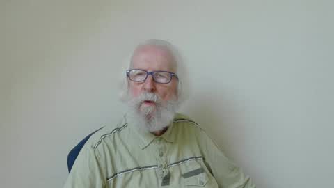 Snapshot of onanister chatting on February 4, 2025, 1:27 pm Somewhere over the rainbow online show from February 4, 2025, 1:27 pm