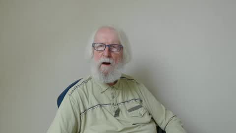 Snapshot of onanister chatting on February 11, 2025, 1:30 pm Somewhere over the rainbow online show from February 11, 2025, 1:30 pm