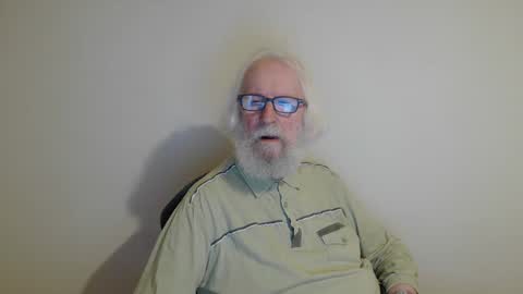 Snapshot of onanister chatting on February 12, 2025, 9:43 pm Somewhere over the rainbow online show from February 12, 2025, 9:43 pm