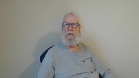 Snapshot of onanister chatting on February 14, 2025, 7:28 am Somewhere over the rainbow online show from February 14, 2025, 7:28 am