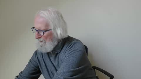 Snapshot of onanister chatting on February 16, 2025, 2:43 pm Somewhere over the rainbow online show from February 16, 2025, 2:43 pm