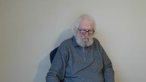 Snapshot of onanister chatting on February 18, 2025, 7:54 am Somewhere over the rainbow online show from February 18, 2025, 7:54 am