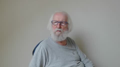 Snapshot of onanister chatting on February 18, 2025, 1:22 pm Somewhere over the rainbow online show from February 18, 2025, 1:22 pm