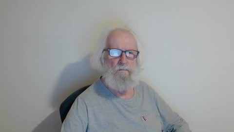 Snapshot of onanister chatting on February 22, 2025, 9:37 pm Somewhere over the rainbow online show from February 22, 2025, 9:37 pm