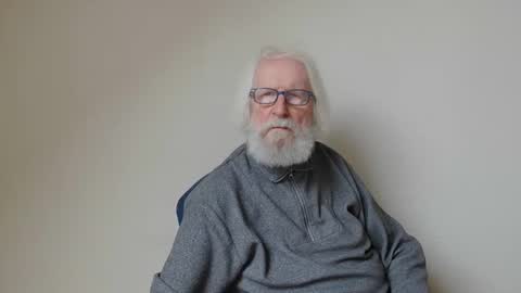 Snapshot of onanister chatting on February 23, 2025, 2:25 pm Somewhere over the rainbow online show from February 23, 2025, 2:25 pm