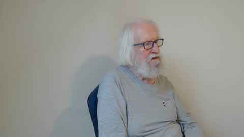 Snapshot of onanister chatting on February 26, 2025, 7:42 am Somewhere over the rainbow online show from February 26, 2025, 7:42 am