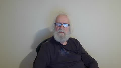 Snapshot of onanister chatting on February 28, 2025, 9:23 pm Somewhere over the rainbow online show from February 28, 2025, 9:23 pm