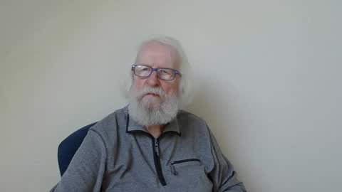 Snapshot of onanister chatting on March 5, 2025, 7:49 am Somewhere over the rainbow online show from March 5, 2025, 7:49 am