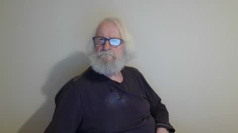 Snapshot of onanister chatting on March 6, 2025, 10:04 pm Somewhere over the rainbow online show from March 6, 2025, 10:04 pm