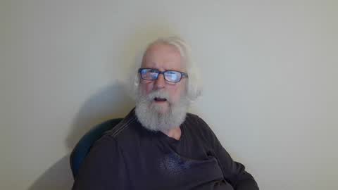 Snapshot of onanister chatting on March 8, 2025, 9:08 pm Somewhere over the rainbow online show from March 8, 2025, 9:08 pm