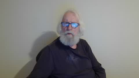 Snapshot of onanister chatting on March 9, 2025, 9:14 pm Somewhere over the rainbow online show from March 9, 2025, 9:14 pm