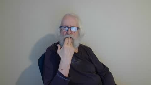 Snapshot of onanister chatting on March 10, 2025, 6:16 am Somewhere over the rainbow online show from March 10, 2025, 6:16 am