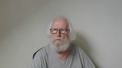 Snapshot of onanister chatting on September 17, 2025, 1:57 pm Somewhere over the rainbow online show from September 17, 2025, 1:57 pm