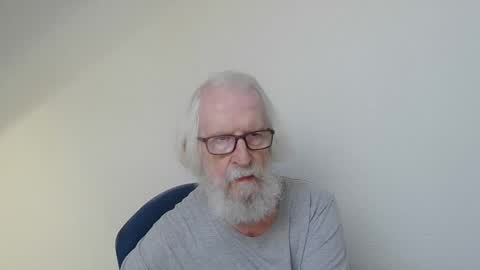 Snapshot of onanister chatting on September 19, 2025, 7:32 am Somewhere over the rainbow online show from September 19, 2025, 7:32 am