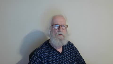 Snapshot of onanister chatting on September 24, 2025, 7:50 pm Somewhere over the rainbow online show from September 24, 2025, 7:50 pm