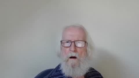 Snapshot of onanister chatting on September 30, 2025, 1:49 pm Somewhere over the rainbow online show from September 30, 2025, 1:49 pm