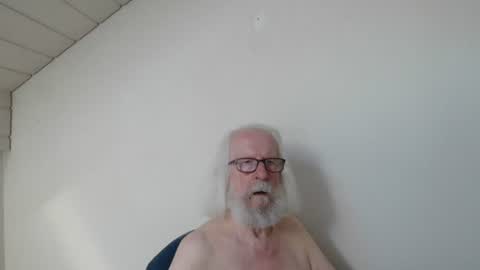 Snapshot of onanister chatting on July 6, 2026, 7:05 am Somewhere over the rainbow online show from July 6, 2026, 7:05 am