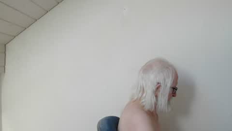 Snapshot of onanister chatting on July 24, 2026, 7:39 am Somewhere over the rainbow online show from July 24, 2026, 7:39 am