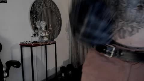     ... online show from November 5, 2025, 3:39 am