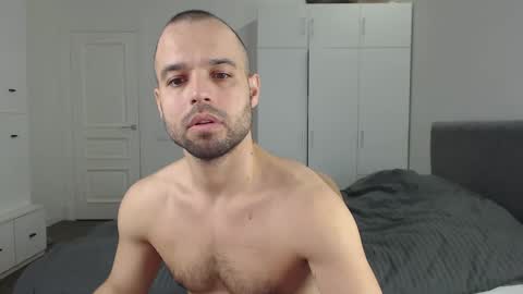 Snapshot of onebestlover chatting on February 17, 2025, 8:19 am onebestlover online show from February 17, 2025, 8:19 am