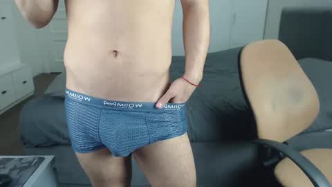 Snapshot of onebestlover chatting on February 19, 2025, 6:00 pm onebestlover online show from February 19, 2025, 6:00 pm