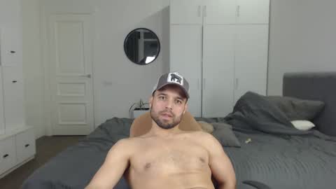 Snapshot of onebestlover chatting on February 26, 2025, 8:11 pm onebestlover online show from February 26, 2025, 8:11 pm