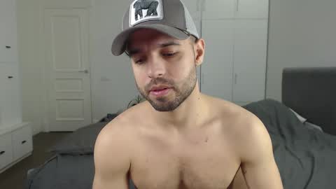 Snapshot of onebestlover chatting on February 28, 2025, 12:09 pm onebestlover online show from February 28, 2025, 12:09 pm