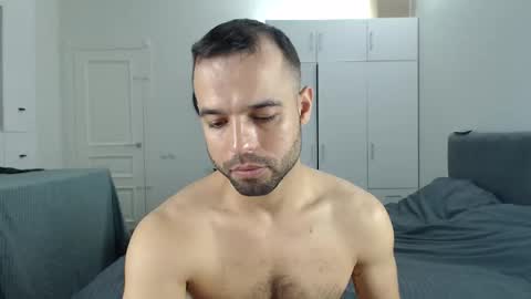 Snapshot of onebestlover chatting on November 12, 2025, 9:32 am onebestlover online show from November 12, 2025, 9:32 am