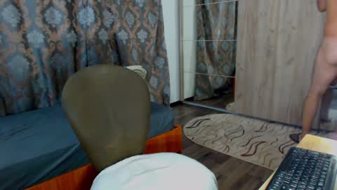 oneboy1x1 online show from December 23, 2024, 4:01 am