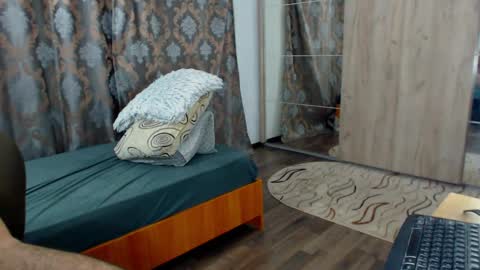 oneboy1x1 online show from November 29, 2025, 5:43 am