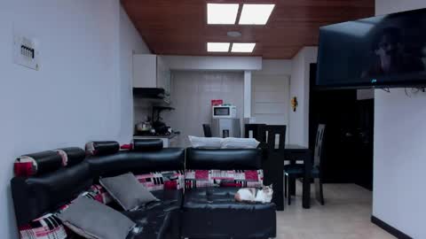 Snapshot of onemore_cum chatting on May 13, 2026, 4:59 pm YIN MIGUEL online show from May 13, 2026, 4:59 pm