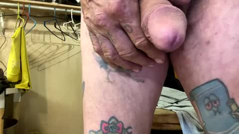 onesmallweenie online show from February 21, 2025, 3:56 am