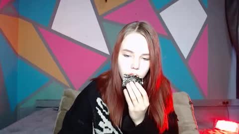 onessandra online show from November 7, 2025, 2:33 am